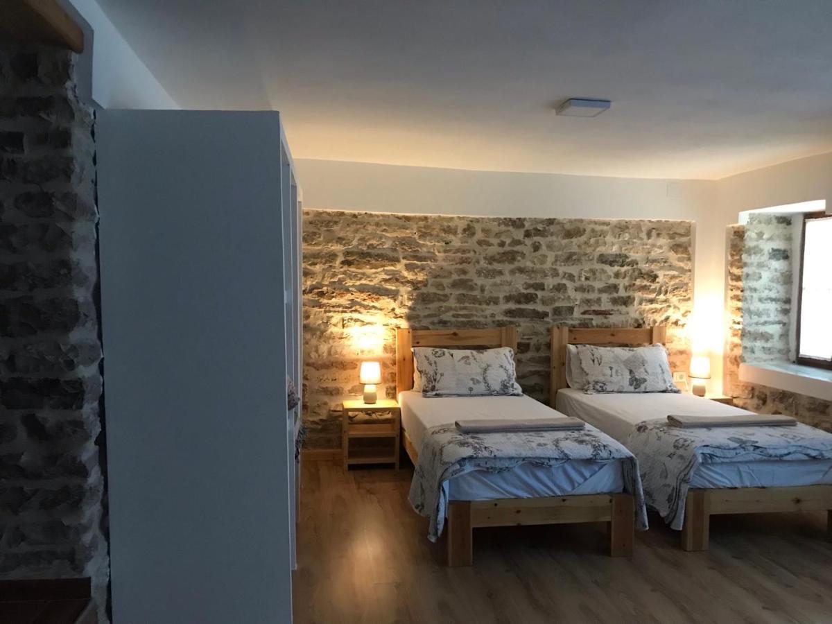 Vila Eri Gjirokaster Bagian luar foto