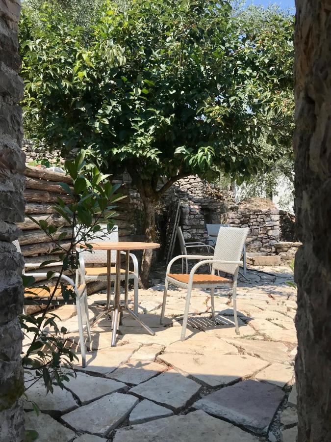 Vila Eri Gjirokaster Bagian luar foto