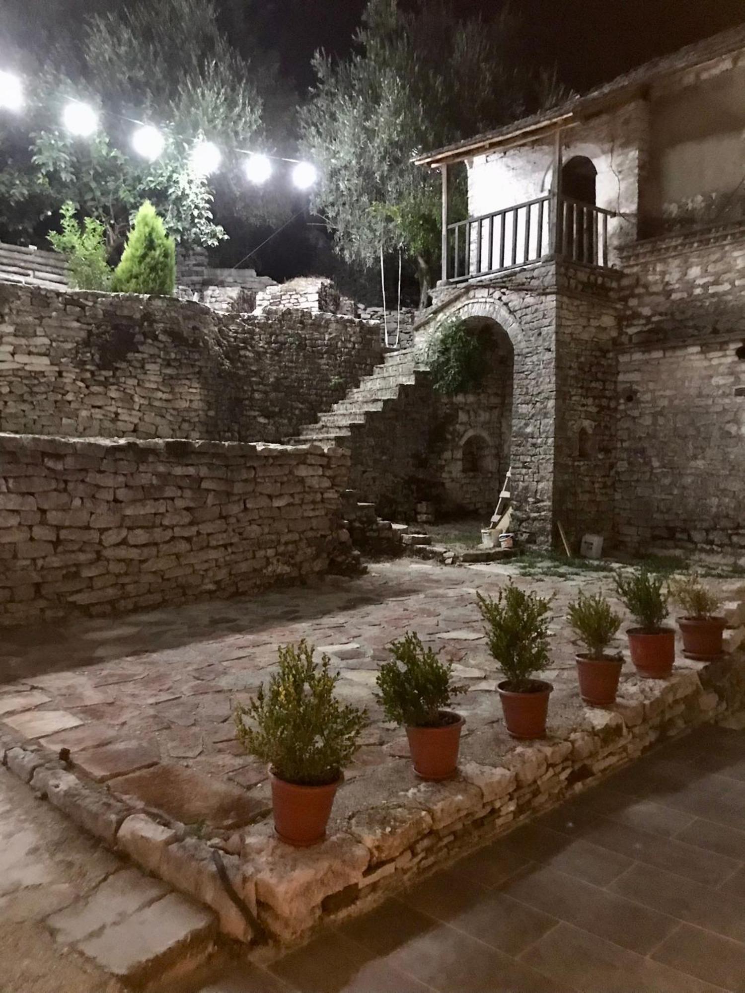 Vila Eri Gjirokaster Bagian luar foto