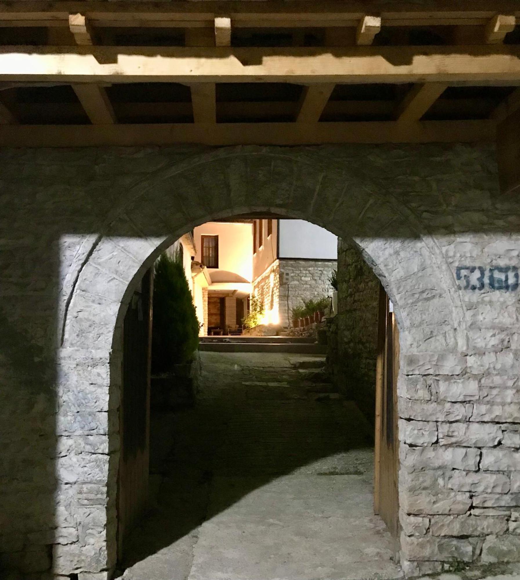 Vila Eri Gjirokaster Bagian luar foto