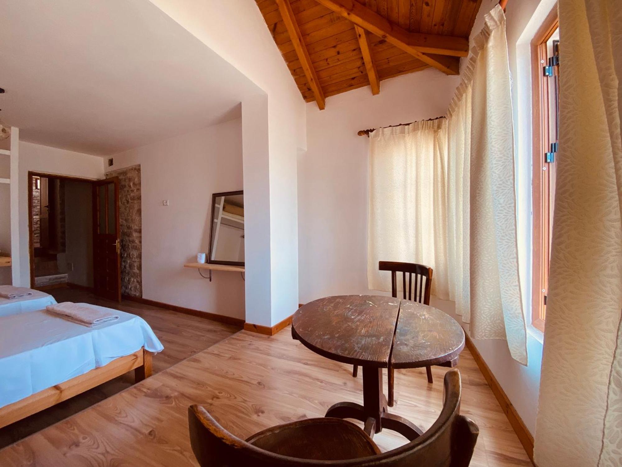 Vila Eri Gjirokaster Bagian luar foto